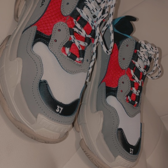 Balenciaga - Picture 2 of 3